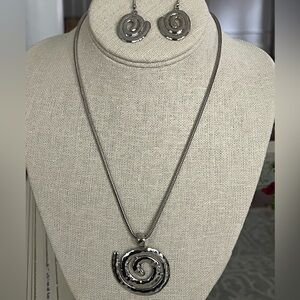 Fashion jewelry silver plated swirl necklace & earring set (18” w/4” extender)